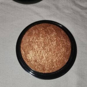IL MAKIAGE Baked Highlighter — Bronze Shimmer